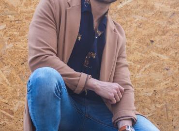 Vest Kết Hợp Với Jean : Phong Cách Mạnh Mẽ